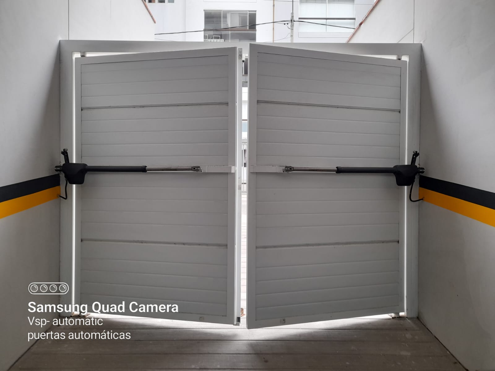 Puertas abatibles automáticas